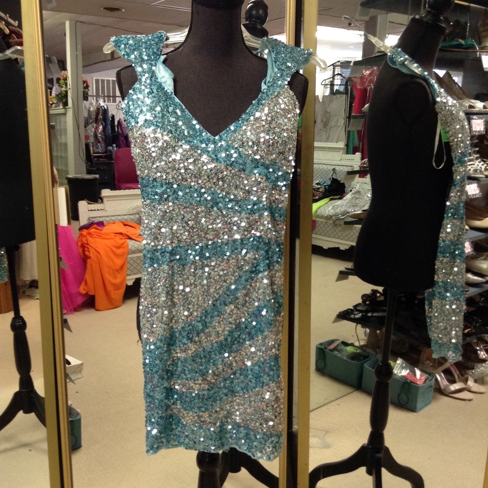 Precious formals short dress size 1/2